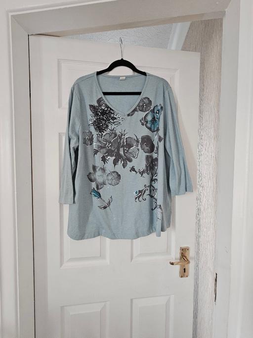 Buy & Sell Newton Doncaster - Photos for Long sleeved T-shirt top, size 18/20.