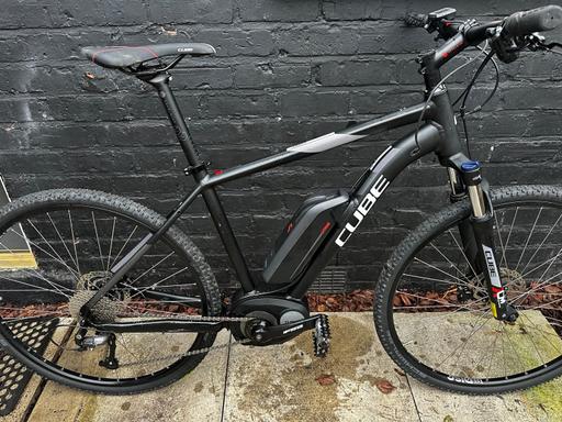 Buy & Sell Stretford Trafford - Photos for Cube cross hybrid electric bike