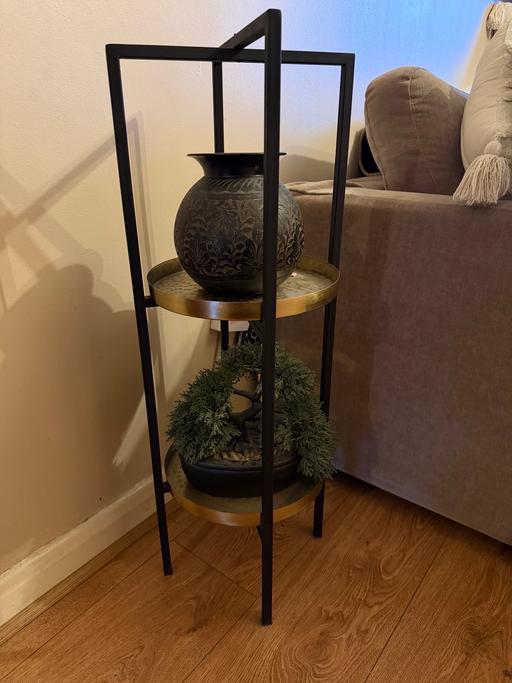 Buy & Sell Canonbury North London - Photos for Black and gold 2 tier display
