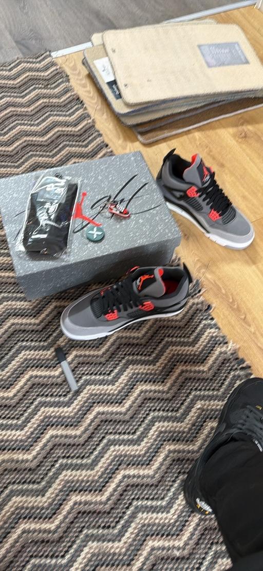 Buy & Sell Hanworth Hounslow - Photos for Jordan 4?