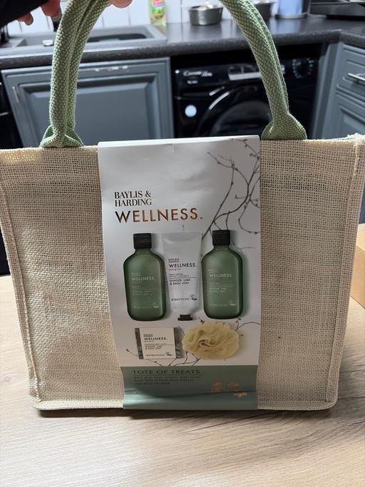 Buy & Sell Duckmanton Chesterfield - Photos for Baylis & Harding wellness tote of treats
