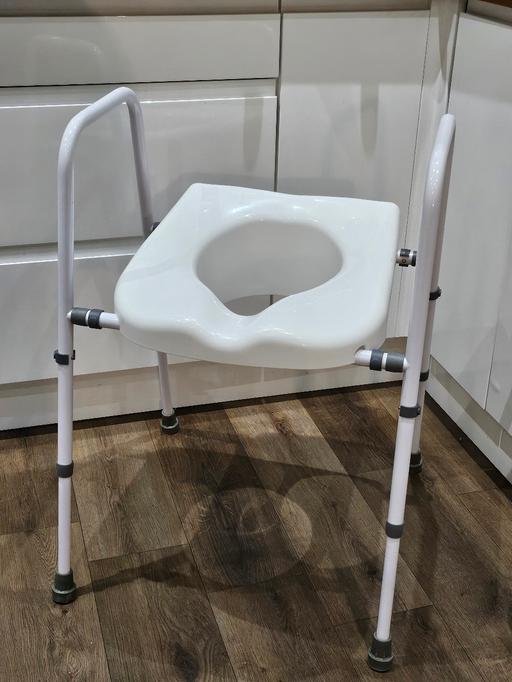Buy & Sell Penn Fields Wolverhampton - Photos for Mobility toilet seat & frame