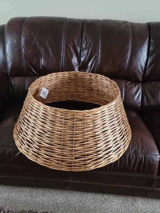 Buy & Sell Hasbury Dudley - Photos for new gold large tree skirt