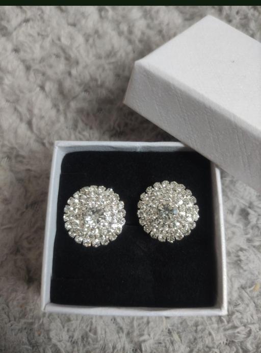 Buy & Sell Grafton Street Industrial Estate West Northamptonshire - Photos for White crystal earrings