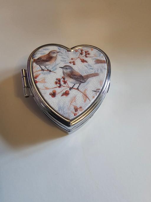 Buy & Sell Pilsley North East Derbyshire - Photos for birds heart shaped pill box