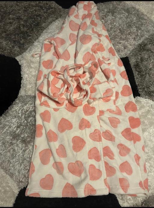 Buy & Sell Stonebroom North East Derbyshire - Photos for White dressing down with pink love hearts