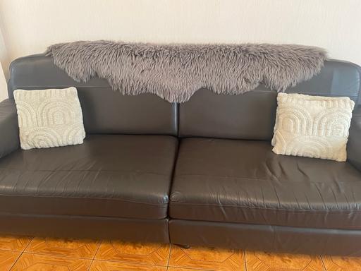 Buy & Sell Southdene Knowsley - Photos for 4 seater leather sofa and footstool