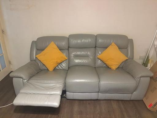 Buy & Sell Bentley Walsall - Photos for Grey Leather Manual Recliners sofa