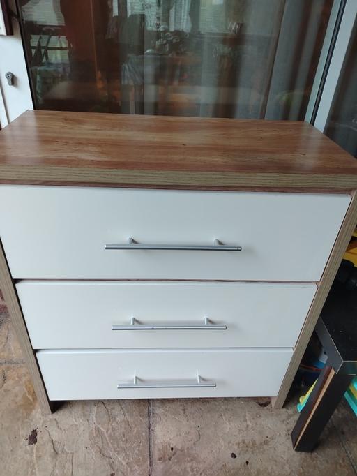 Buy & Sell Bletchley Milton Keynes - Photos for Ivory glossy chest of 3 drawers and oak effec