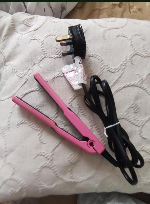 Buy & Sell Grafton Street Industrial Estate West Northamptonshire - Photos for Mini hair straightener