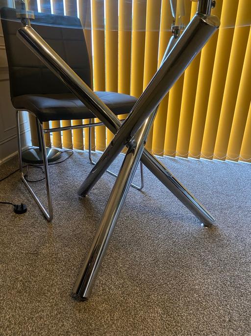 Buy & Sell Rowley Village Sandwell - Photos for round glass dining table