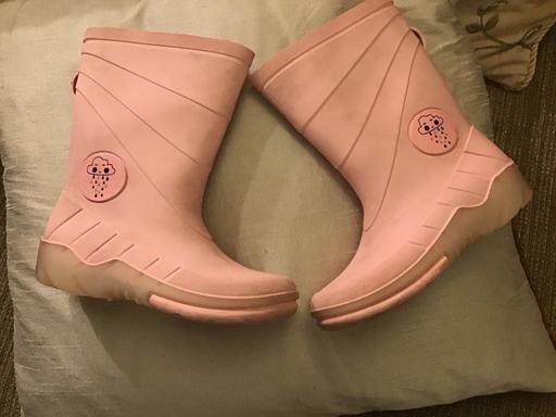 Buy & Sell Essington Wolverhampton - Photos for Pink wellies size 8-9