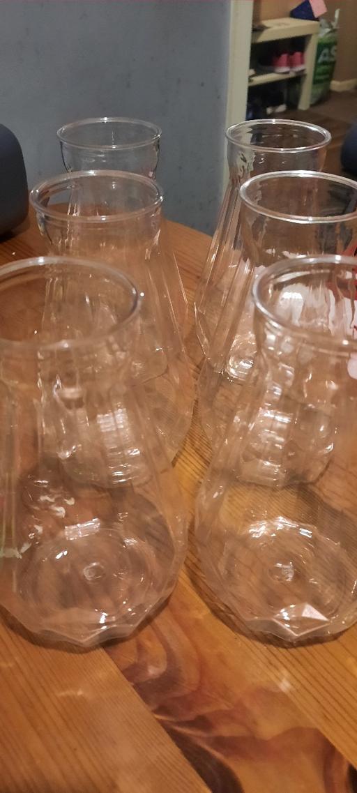 Buy & Sell Leagrave Luton - Photos for 6 small plastic vases