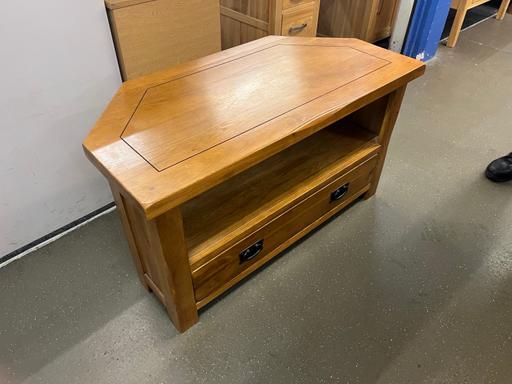 Buy & Sell Dudley West Midlands - Photos for 17. Solid oak tv stand