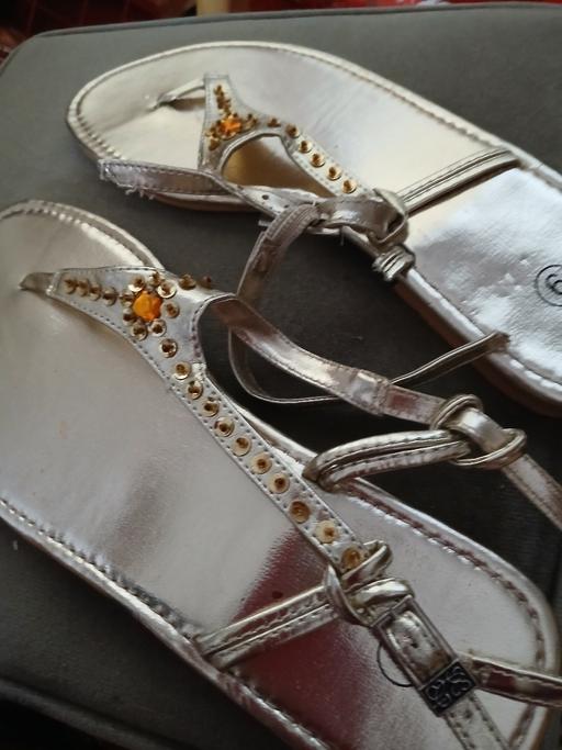 Buy & Sell Hurst Business Park Dudley - Photos for ladies gold sandles