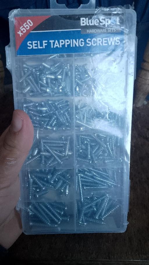 Buy & Sell Welling Bexley - Photos for 550 assorted self tapping screws