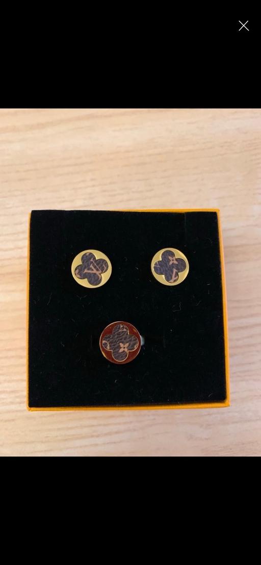 Buy & Sell Blakenhall Wolverhampton - Photos for LV Jewellery Ladies Set