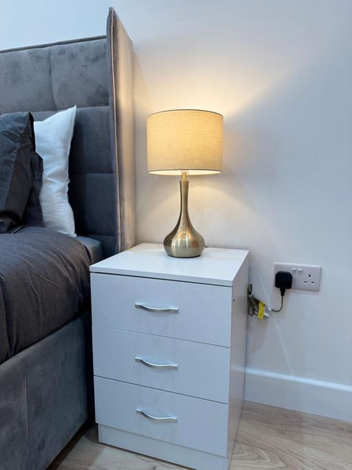 Buy & Sell Aveley Thurrock - Essex - Photos for Rarely used bedside table