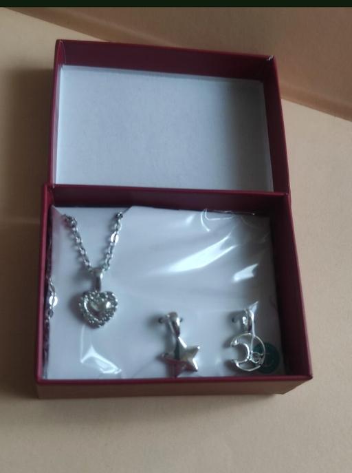 Buy & Sell Grafton Street Industrial Estate West Northamptonshire - Photos for Necklace chain with pendants