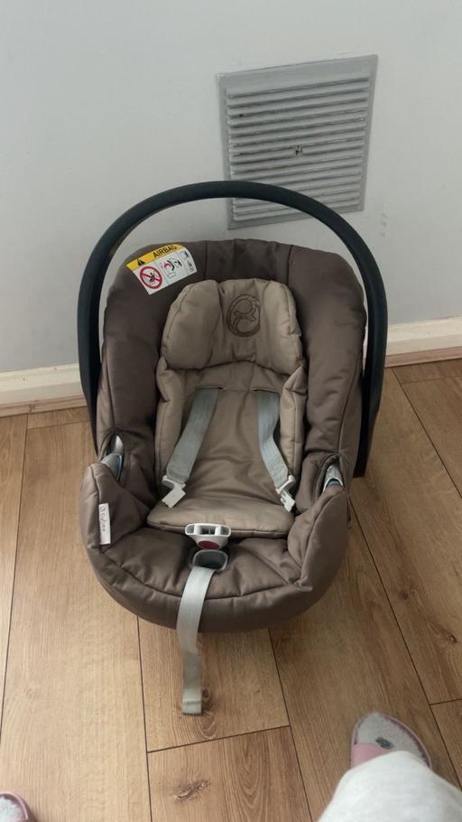 Buy & Sell Stanley Wakefield - Photos for Car seat in brown