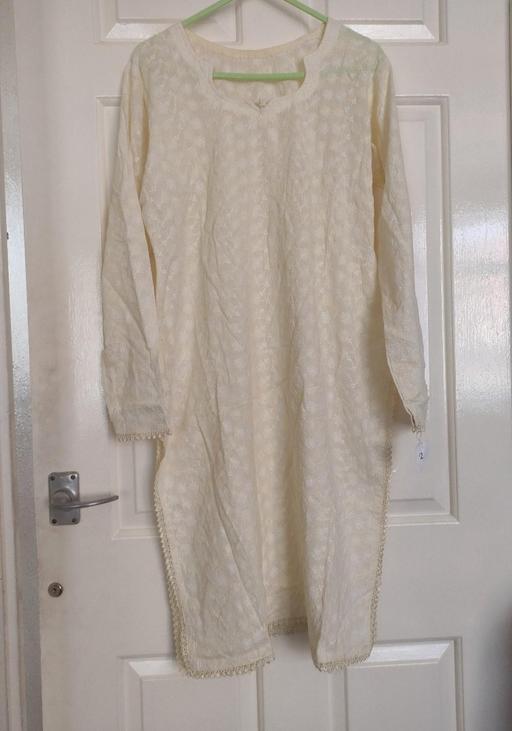 Buy & Sell Grafton Street Industrial Estate West Northamptonshire - Photos for 3 piece suite with embroidery