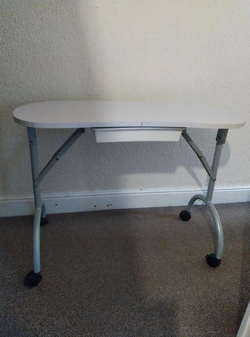 Buy & Sell Penn Fields Wolverhampton - Photos for Manicure table