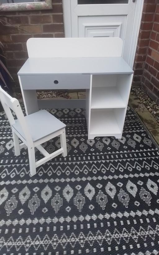 Buy & Sell Swinley Wigan - Photos for KIDDIES DESK AND CHAIR SET