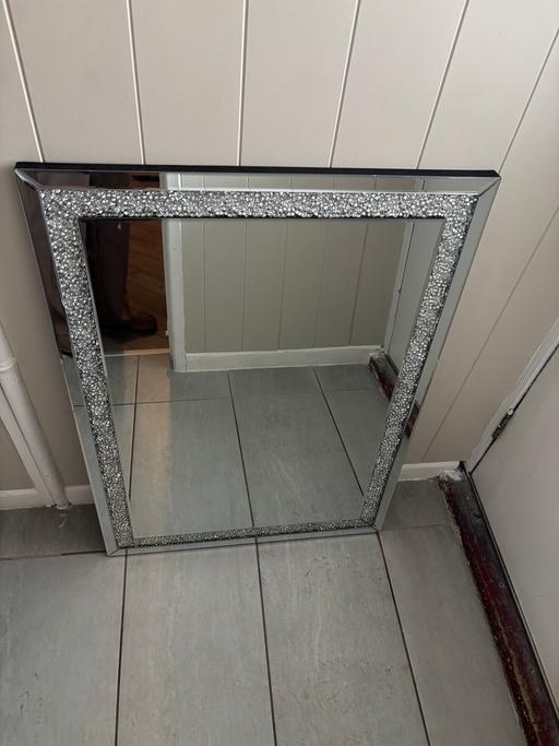 Buy & Sell Becontree East London - Photos for Medium sized crystal mirror