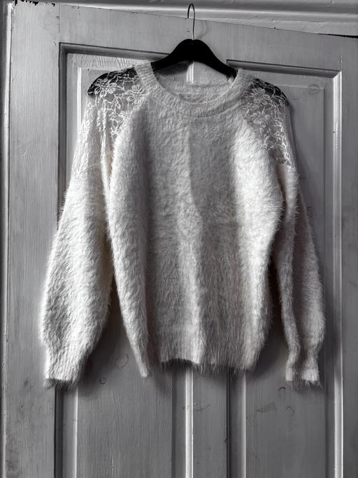 Buy & Sell Norbury South West London - Photos for Ladies white fluffy jumper