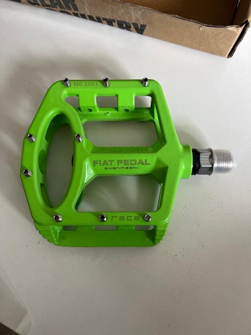 Buy & Sell Derry Downs South East London - Photos for Lime green mountain bike pedals