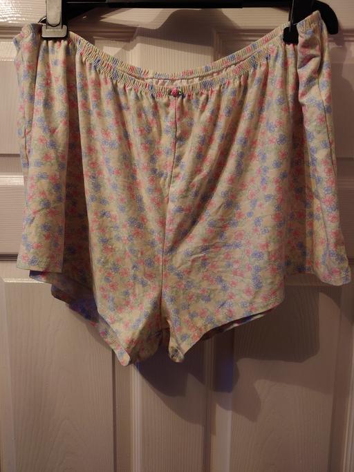 Buy & Sell Woodthorpe Charnwood - Photos for Women's floral lounge shorts size 18-20