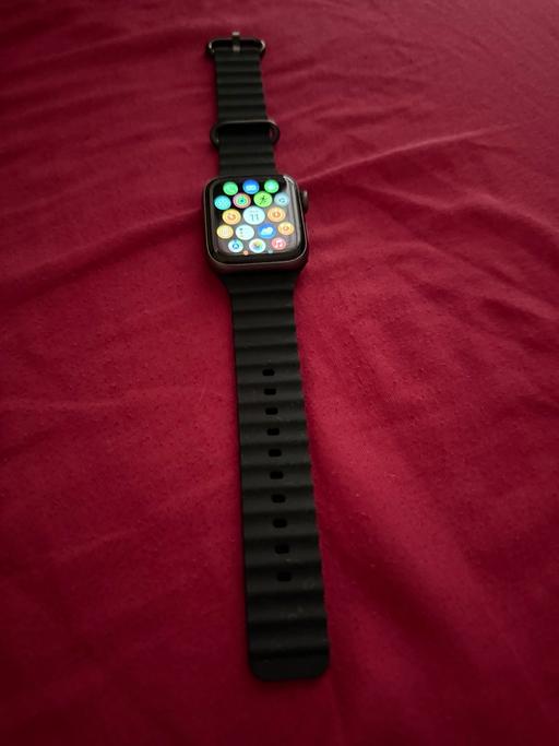 Buy & Sell Swan Village Sandwell - Photos for Apple Watch Series 4 (Nike, 40mm)