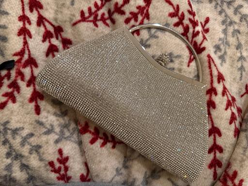 Buy & Sell Uxbridge Hillingdon - images_alt_text Silver hand bag and bracelet