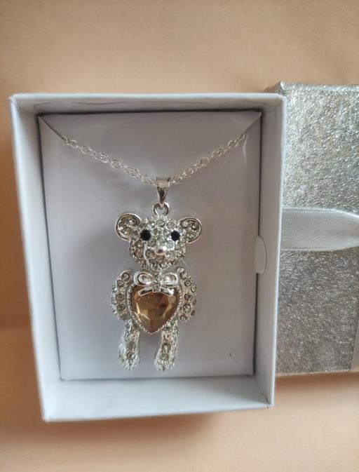 Buy & Sell Grafton Street Industrial Estate West Northamptonshire - Photos for Beautiful long chain necklace