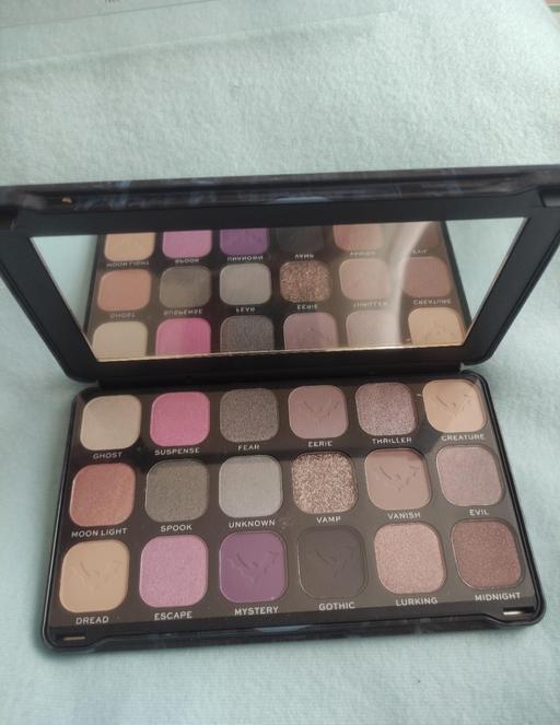 Buy & Sell Grafton Street Industrial Estate West Northamptonshire - Photos for Brand new Revolution eyeshadow