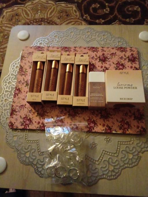 Buy & Sell Blakenhall Wolverhampton - Photos for Bundle of Lady's Makeup sets.