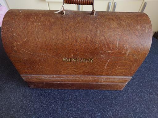  — Vintage singer hand crank sewing machine 1928