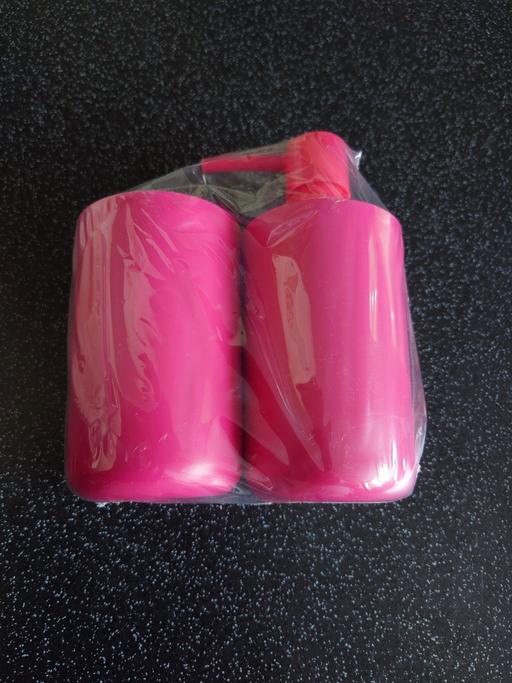 Buy & Sell Woodthorpe Charnwood - Photos for Pink soap dispenser and toothbrush holder