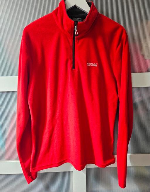  — Size M REGATTA red quarter zip fleece top