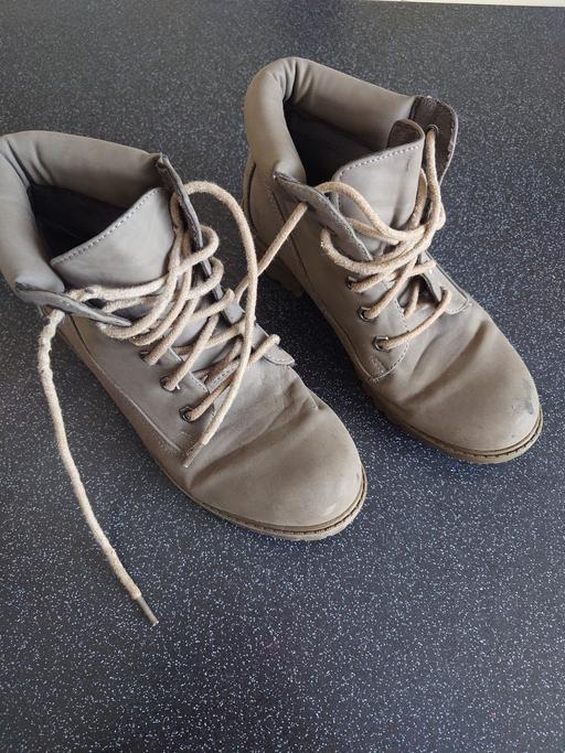  — Women's khaki ankle boots size 5