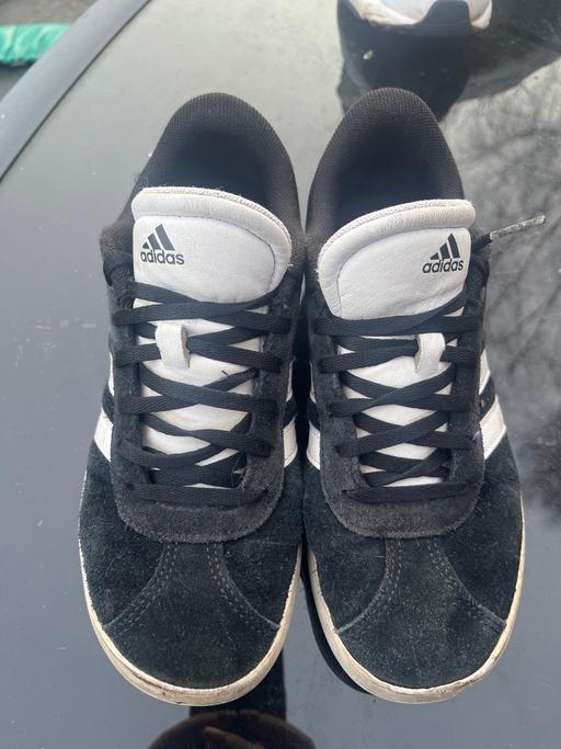 Buy & Sell Conisbrough Doncaster - Photos for Adidas trainers black size 4 (37)