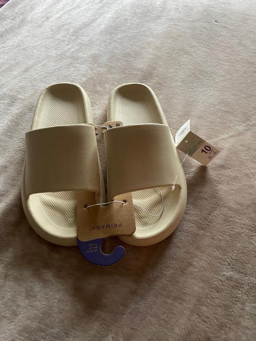 Buy & Sell Rowhedge Colchester - Photos for Men’s SIZE 10 cream Sliders new