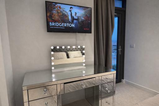 Buy & Sell Alperton North West London - Photos for Mirrored Dressing Table + Hollywood Light