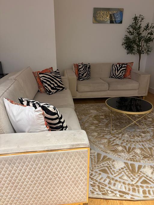 Buy & Sell Tokyngton North West London - Photos for FULL Living Room Set - Sofas+table+rug+plant