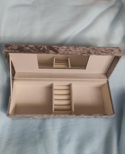 Buy & Sell Grafton Street Industrial Estate West Northamptonshire - Photos for Velvet jewellery box