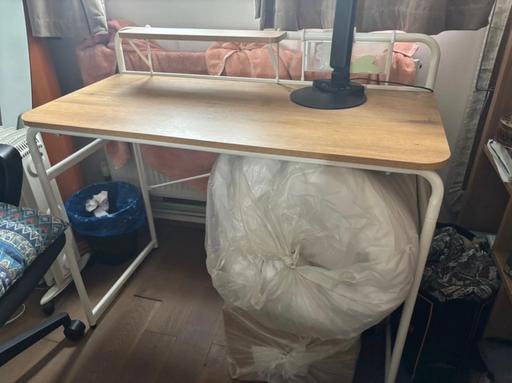 Buy & Sell Hackney Wick East London - Photos for Wooden and white desk