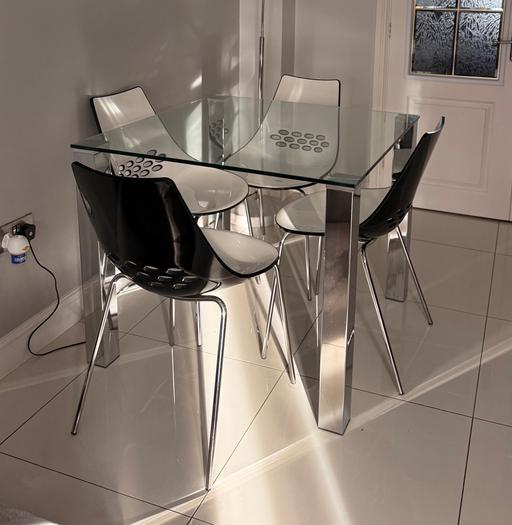 Buy & Sell Denby Amber Valley - Photos for Modern Glass table & chairs