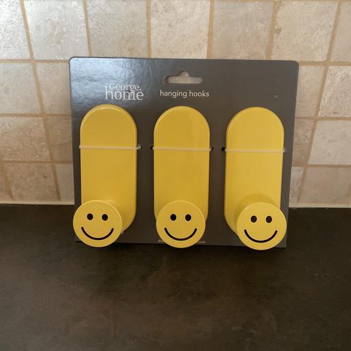 Buy & Sell Liverpool Knowsley - Photos for Yellow Metal Lucky Charm Smiles Hooks x 3
