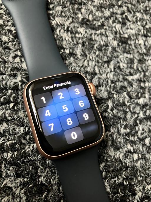 Buy & Sell Wapping East London - Photos for Apple SE Watch