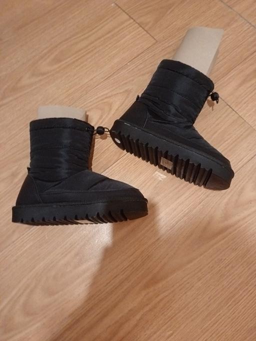 Buy & Sell Southwark Central London - Photos for girls size 5 slipper boots new